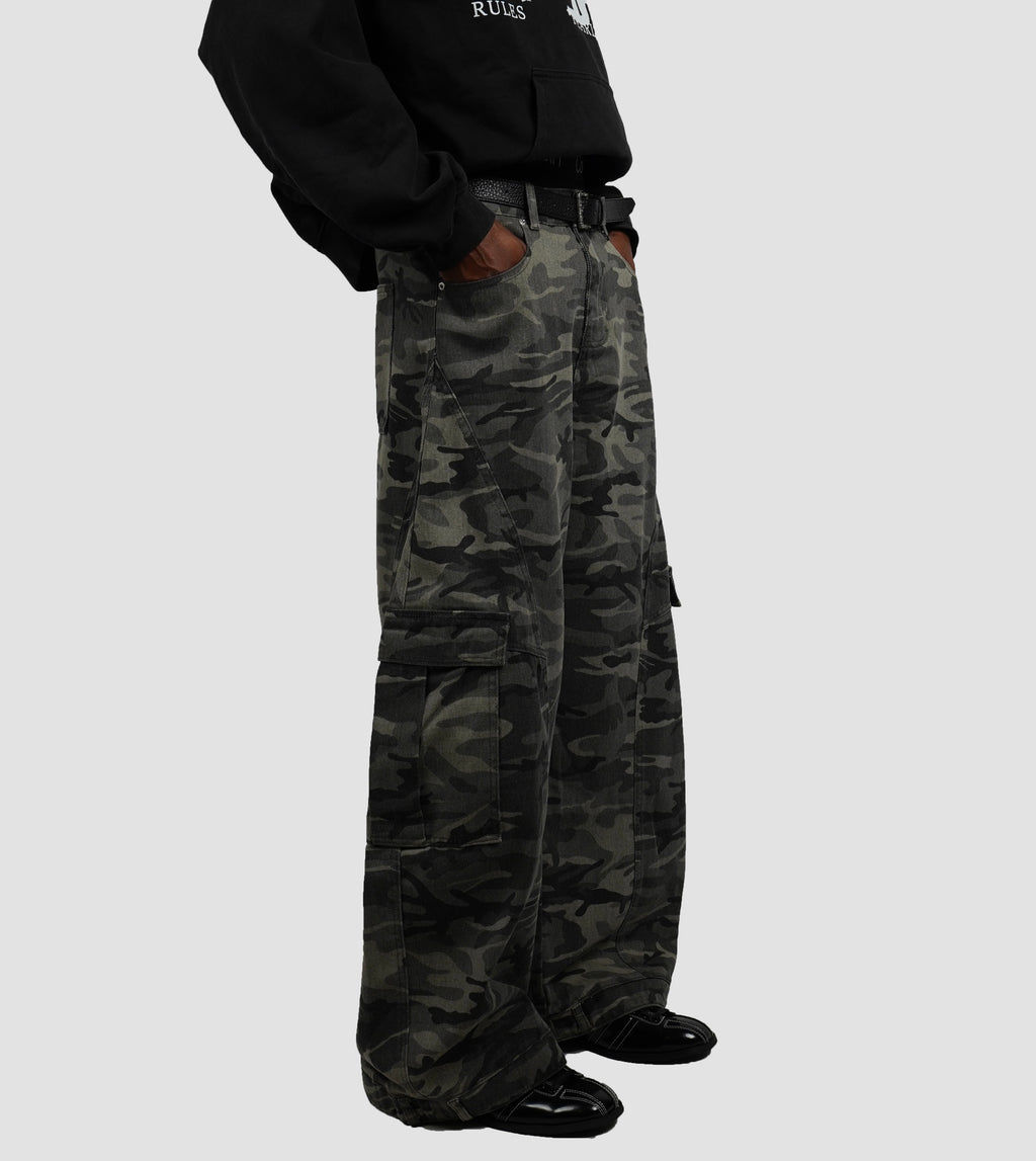 Baggy Camo pants