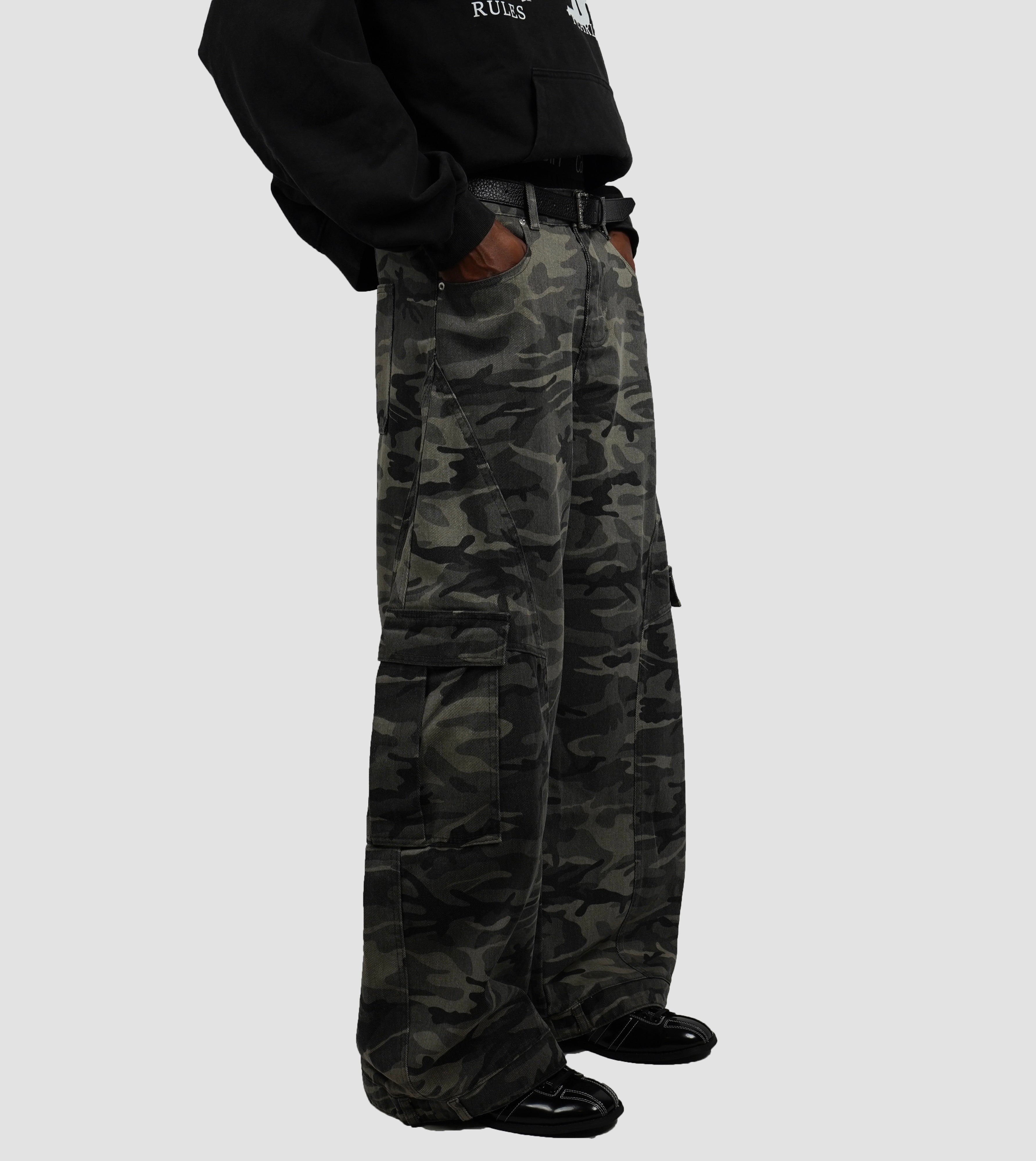 Baggy Camo pants