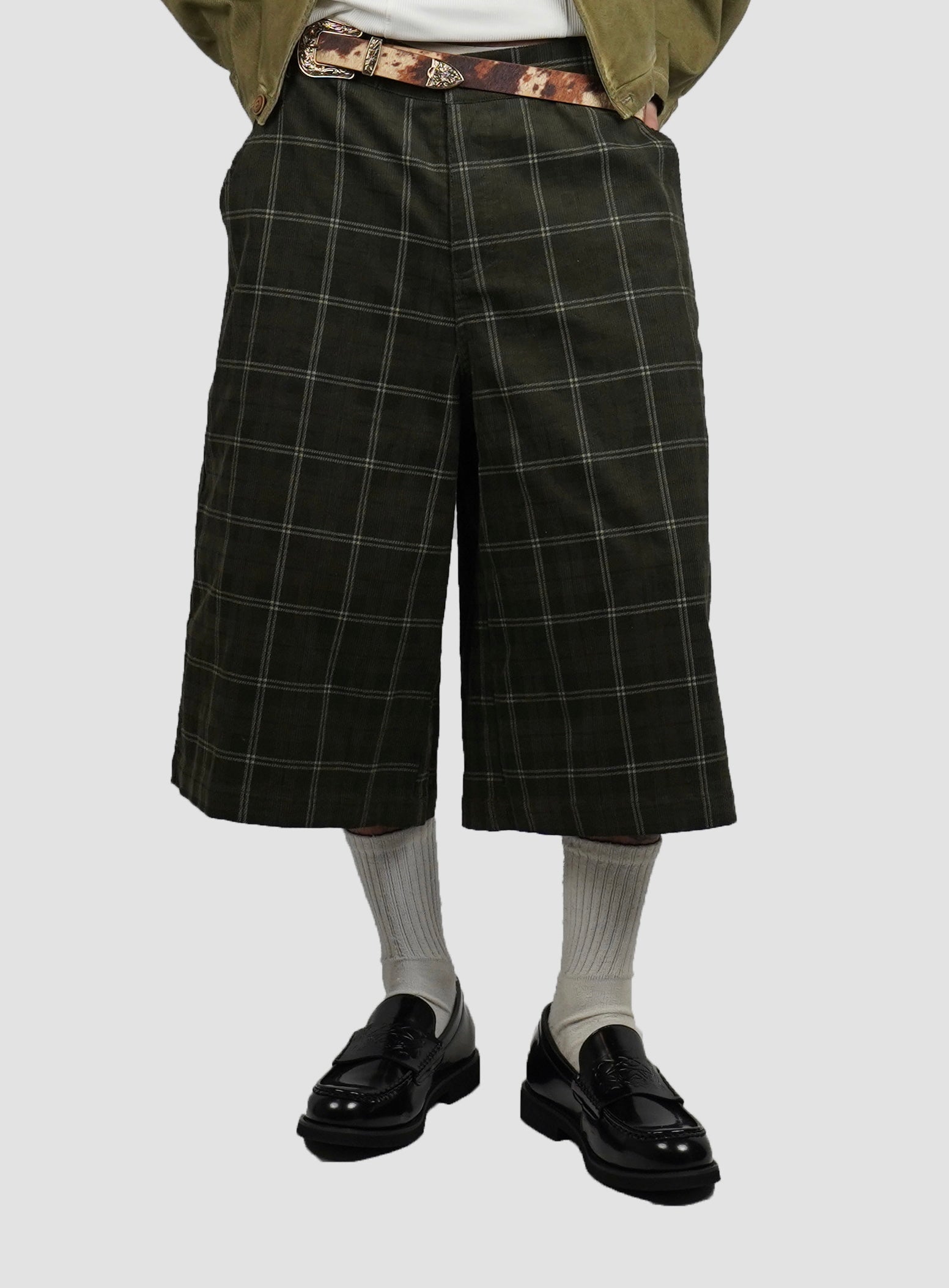 Green wide-leg shorts