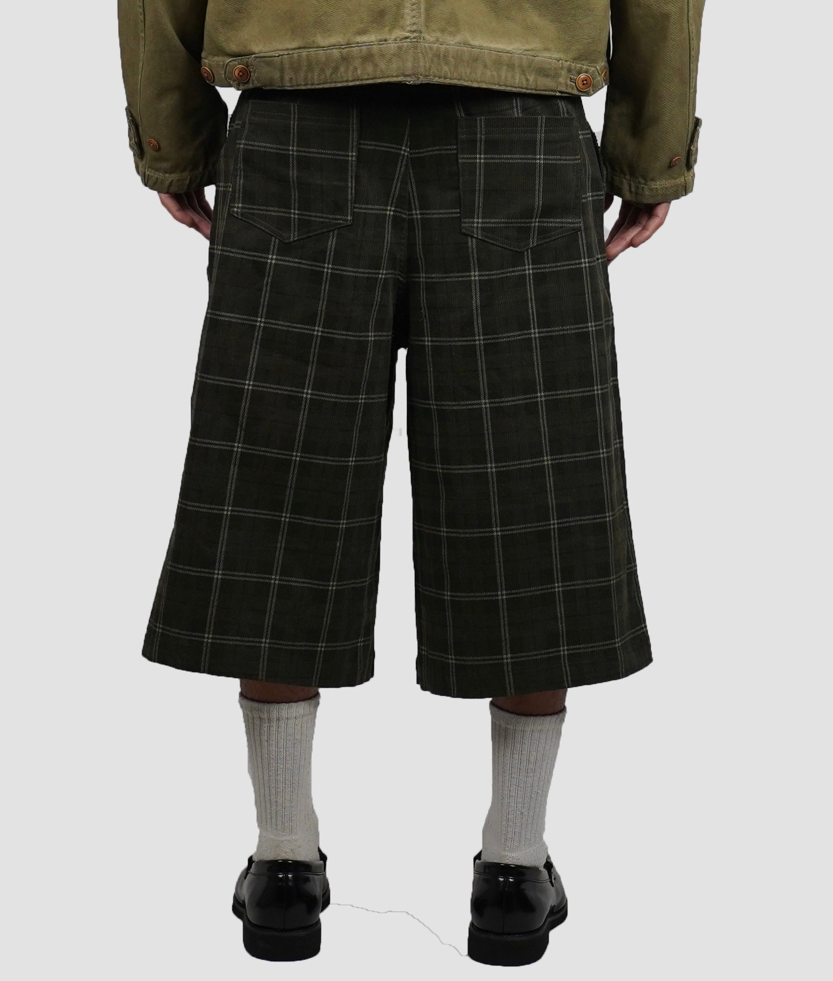 Green wide-leg shorts