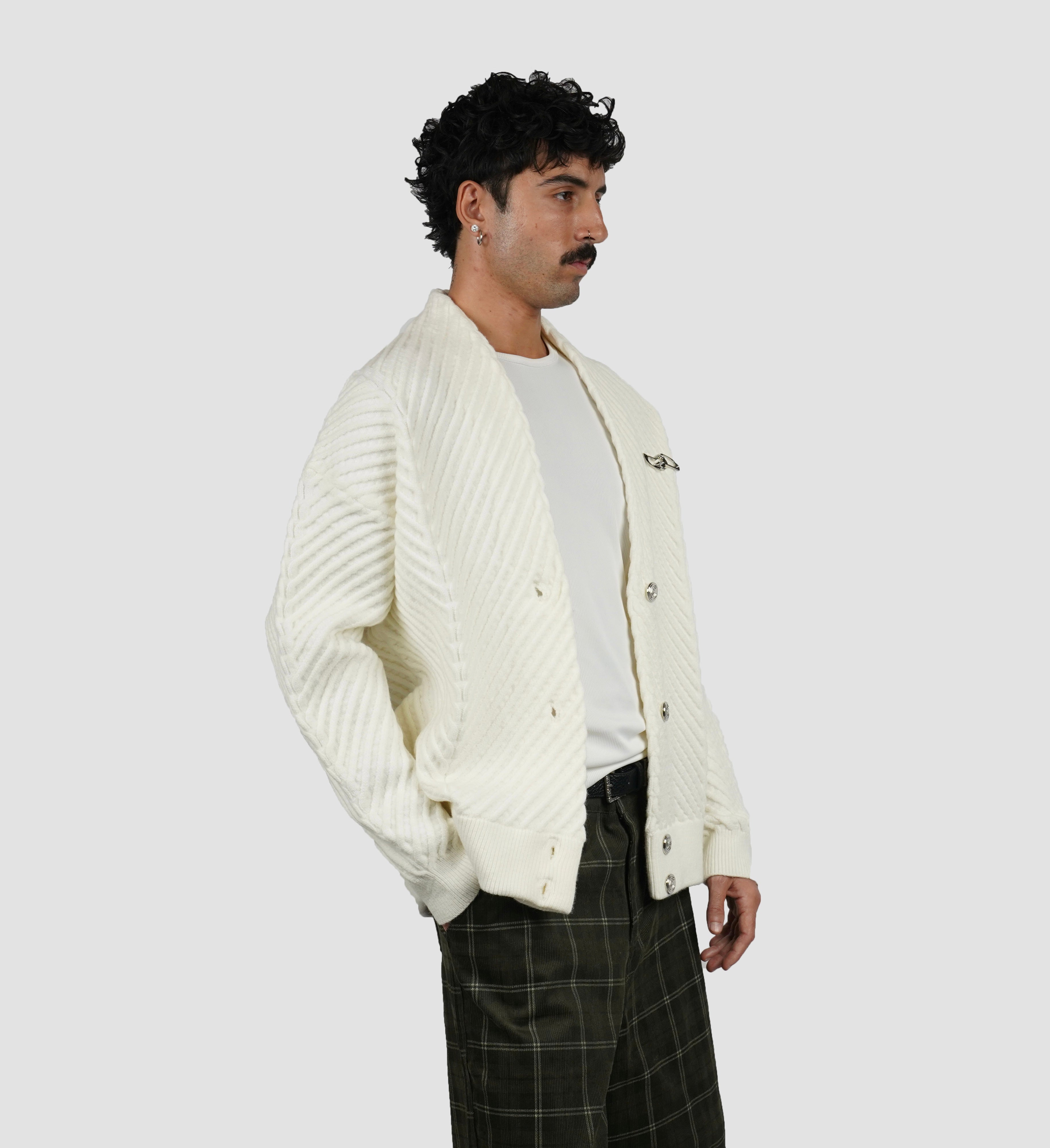 Wavy off-white cardigan